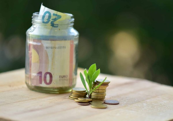 What are the benefits of energy-efficient real estate?